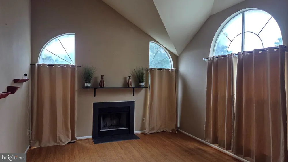 10 WESLEY LANE Burlington, NJ 08016
