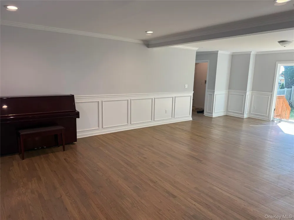 8 W Narcissus Road Mastic Beach, NY 11951