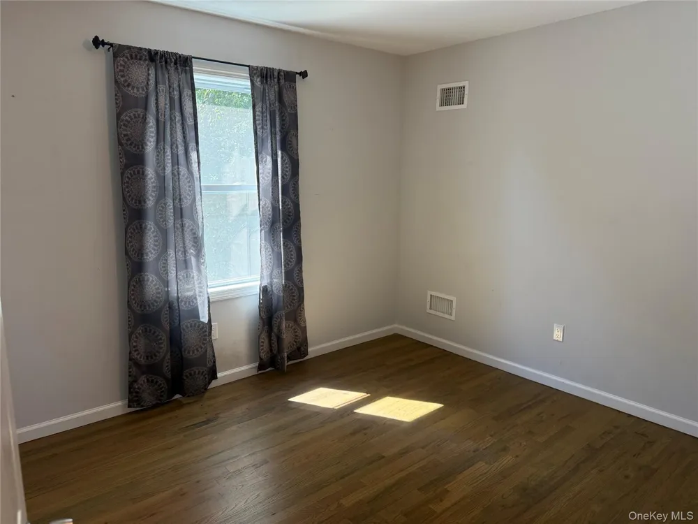 8 W Narcissus Road Mastic Beach, NY 11951