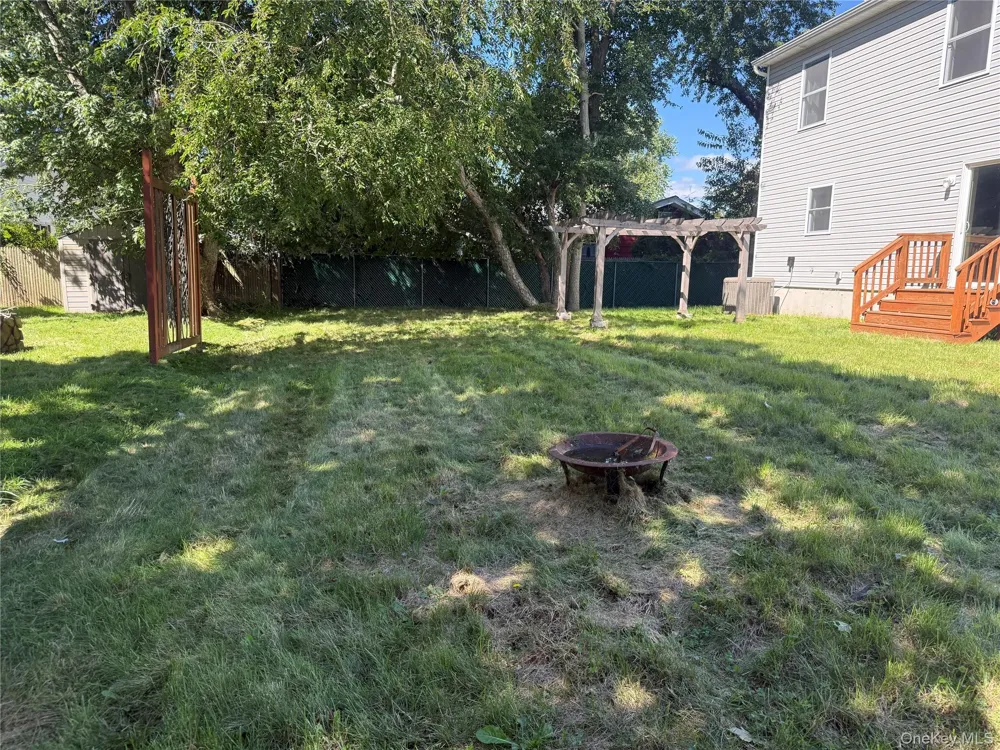 8 W Narcissus Road Mastic Beach, NY 11951