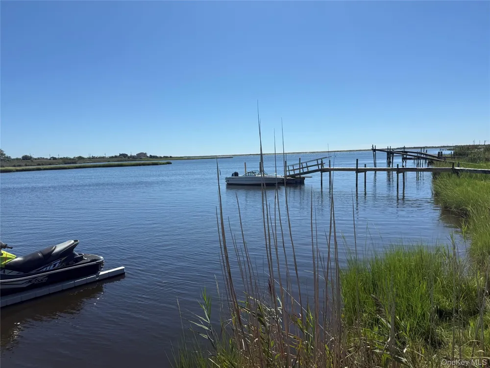 8 W Narcissus Road Mastic Beach, NY 11951