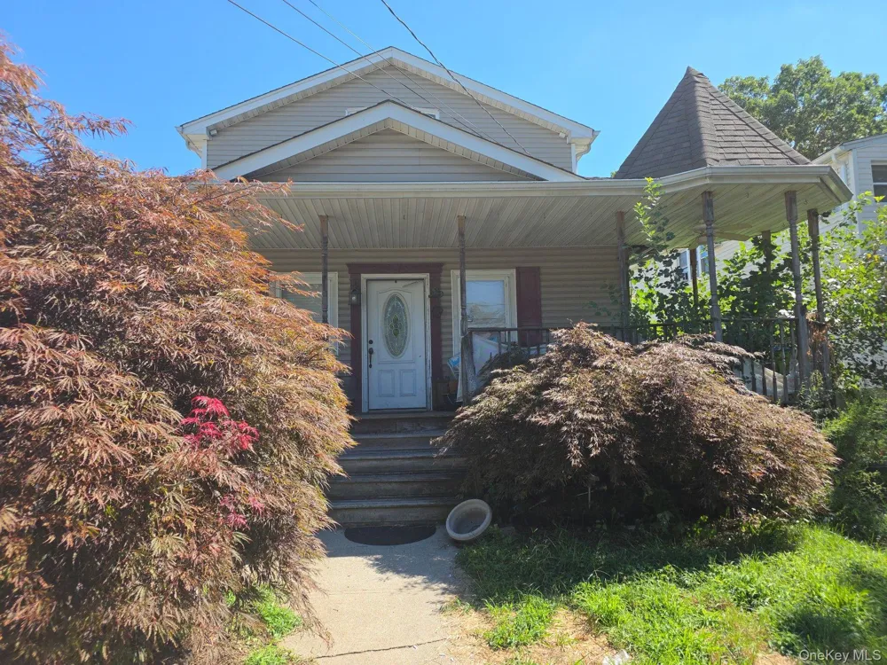 178 S 15th Street Lindenhurst, NY 11757