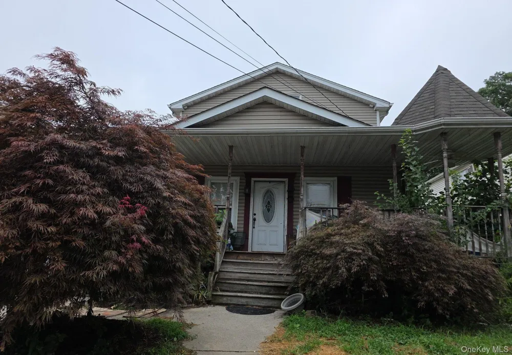 178 S 15th Street Lindenhurst, NY 11757