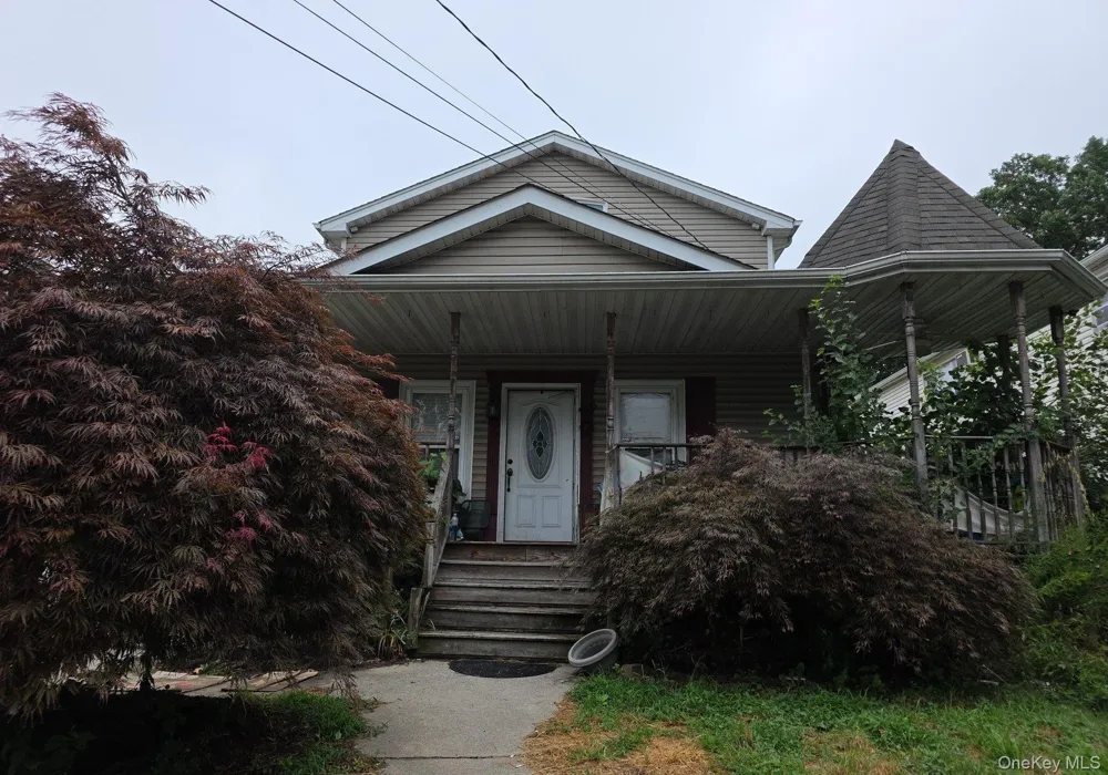 178 S 15th Street Lindenhurst, NY 11757
