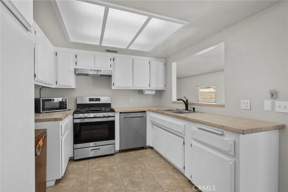 13330 Tamarisk Victorville, CA 92395