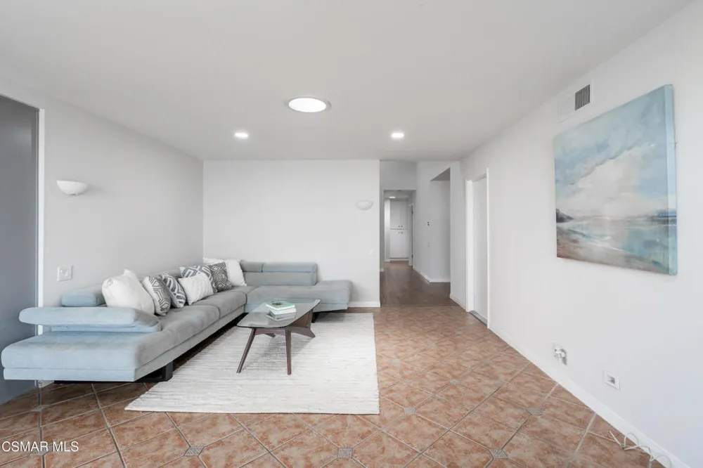 786 Capitan Street Newbury Park, CA 91320