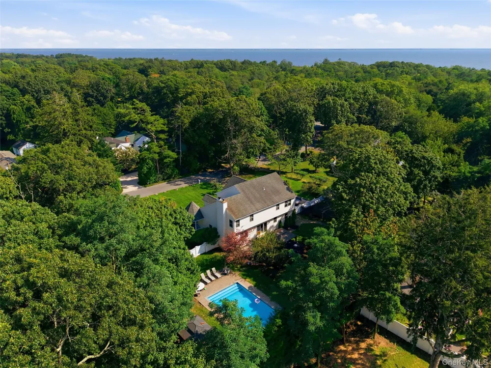 204 Melrose Parkway Patchogue, NY 11772