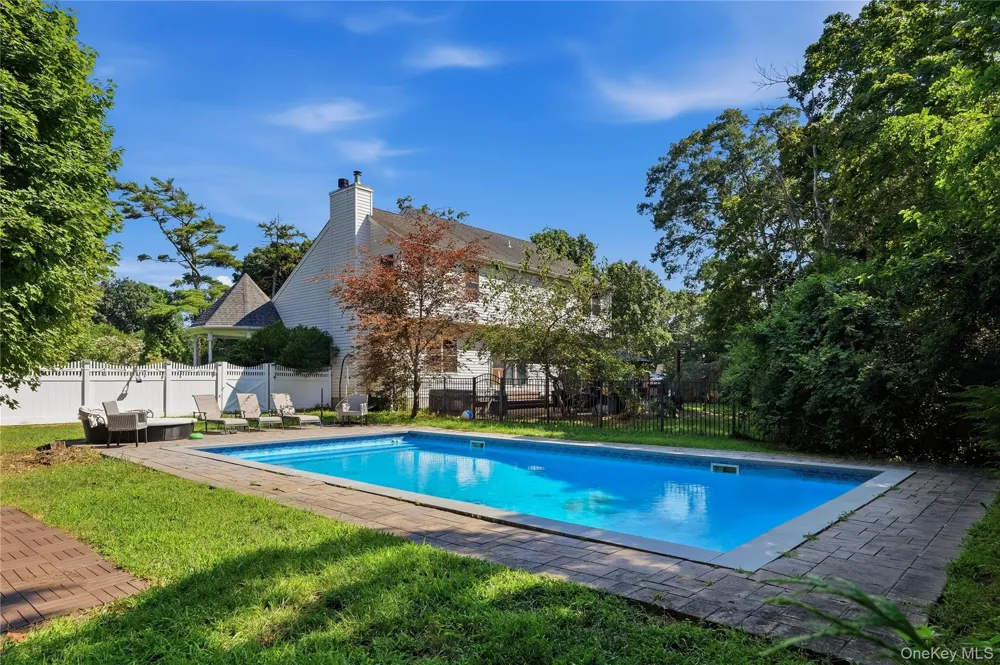 204 Melrose Parkway Patchogue, NY 11772