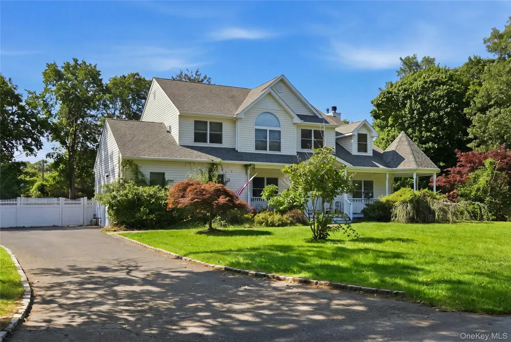 204 Melrose Parkway Patchogue, NY 11772