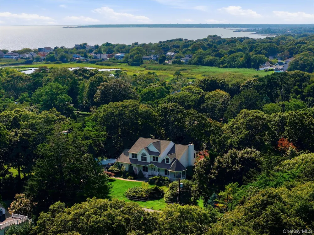 204 Melrose Parkway Patchogue, NY 11772