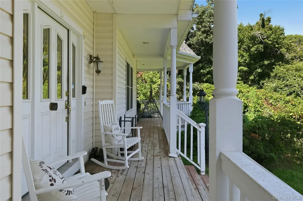 204 Melrose Parkway Patchogue, NY 11772