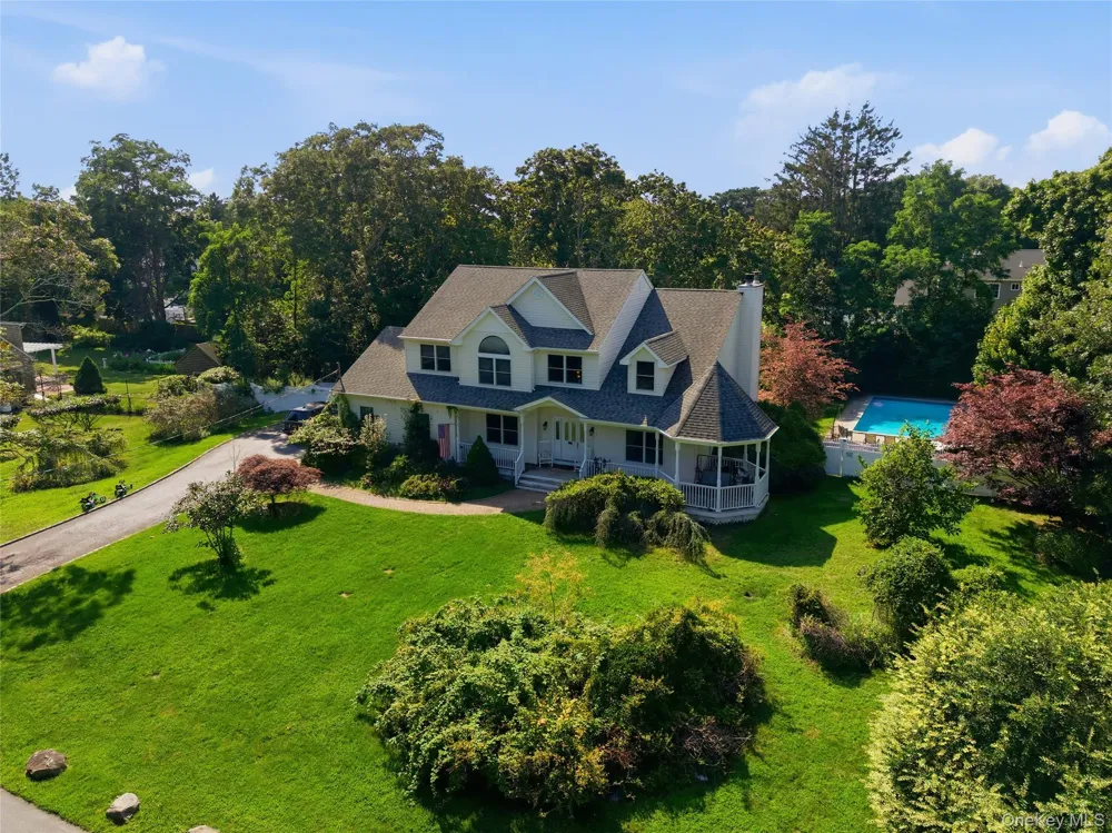204 Melrose Parkway Patchogue, NY 11772
