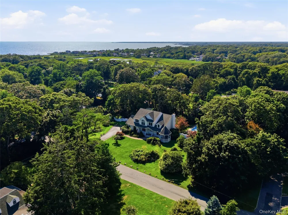 204 Melrose Parkway Patchogue, NY 11772