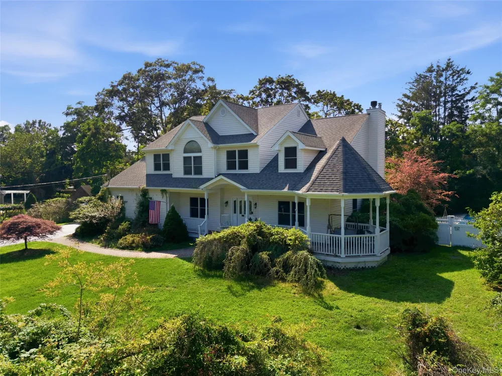 204 Melrose Parkway Patchogue, NY 11772