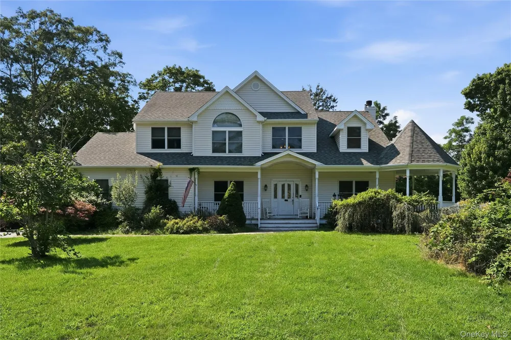 204 Melrose Parkway Patchogue, NY 11772