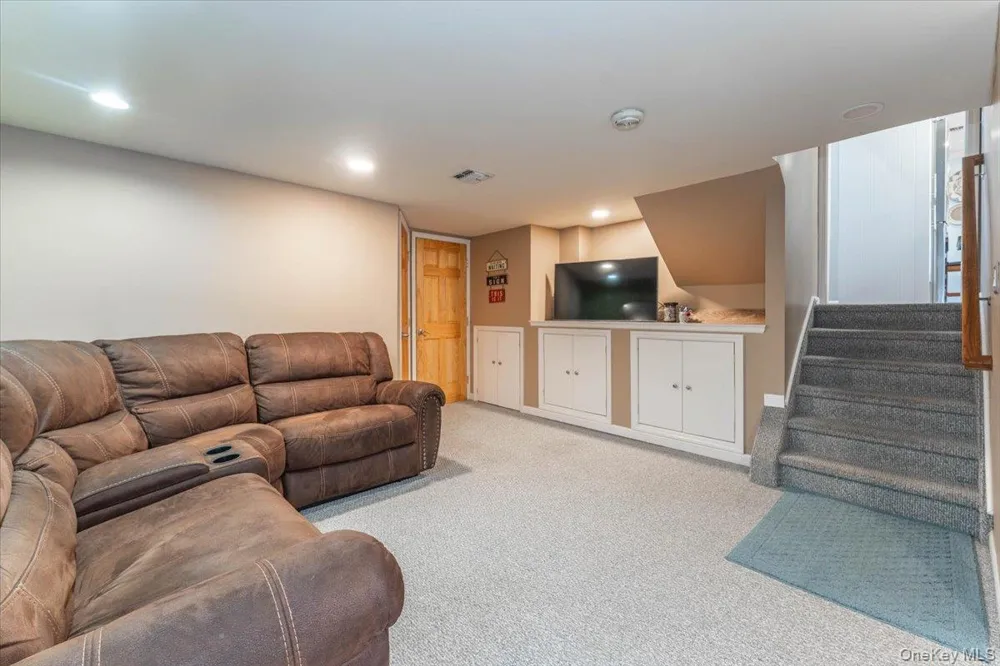4 Brafmans Road Inwood, NY 11096