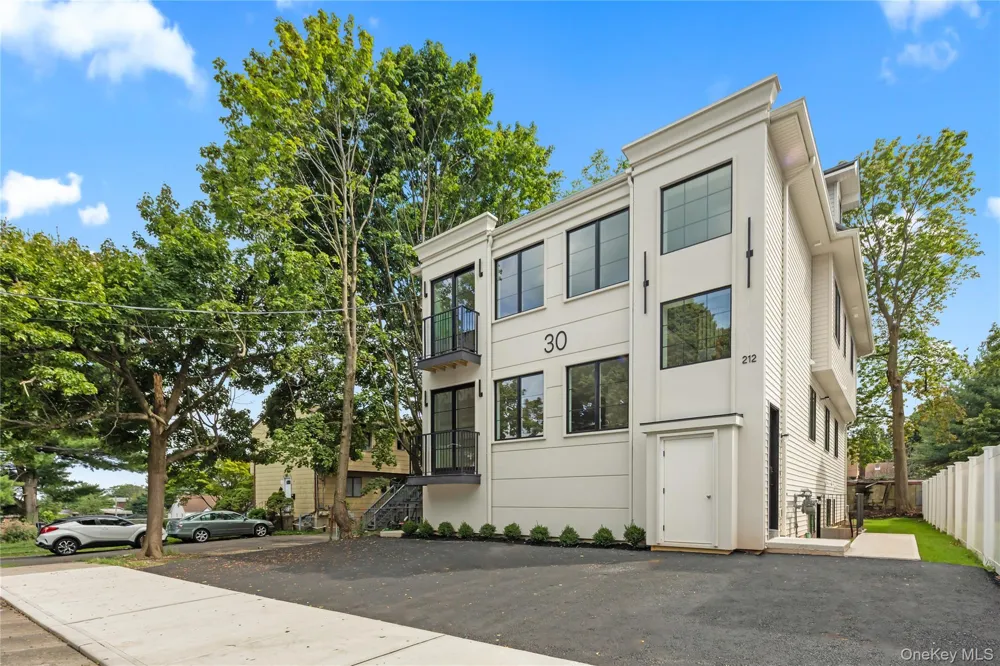 30 E Castle Avenue ##101 Spring Valley, NY 10977