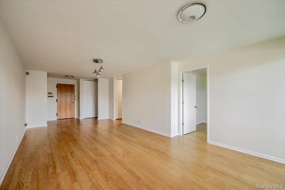 141 Great Neck Road #3F Great Neck, NY 11021
