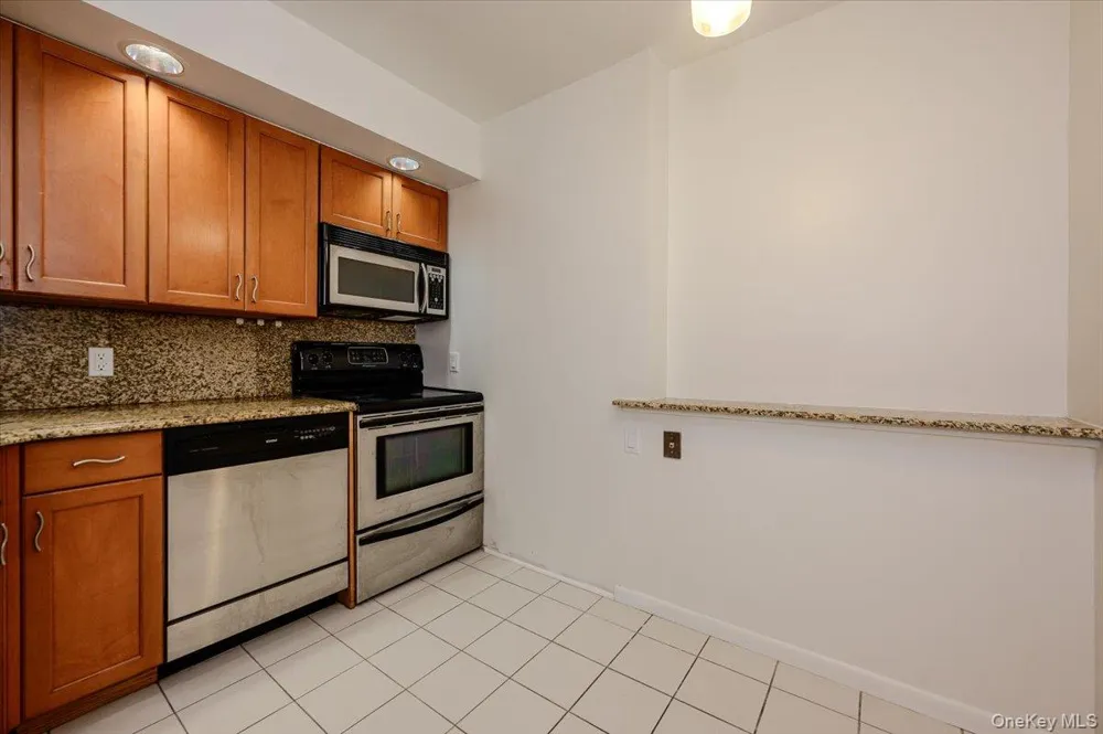 141 Great Neck Road #3F Great Neck, NY 11021
