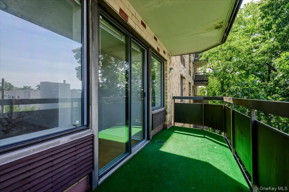 141 Great Neck Road #3F Great Neck, NY 11021