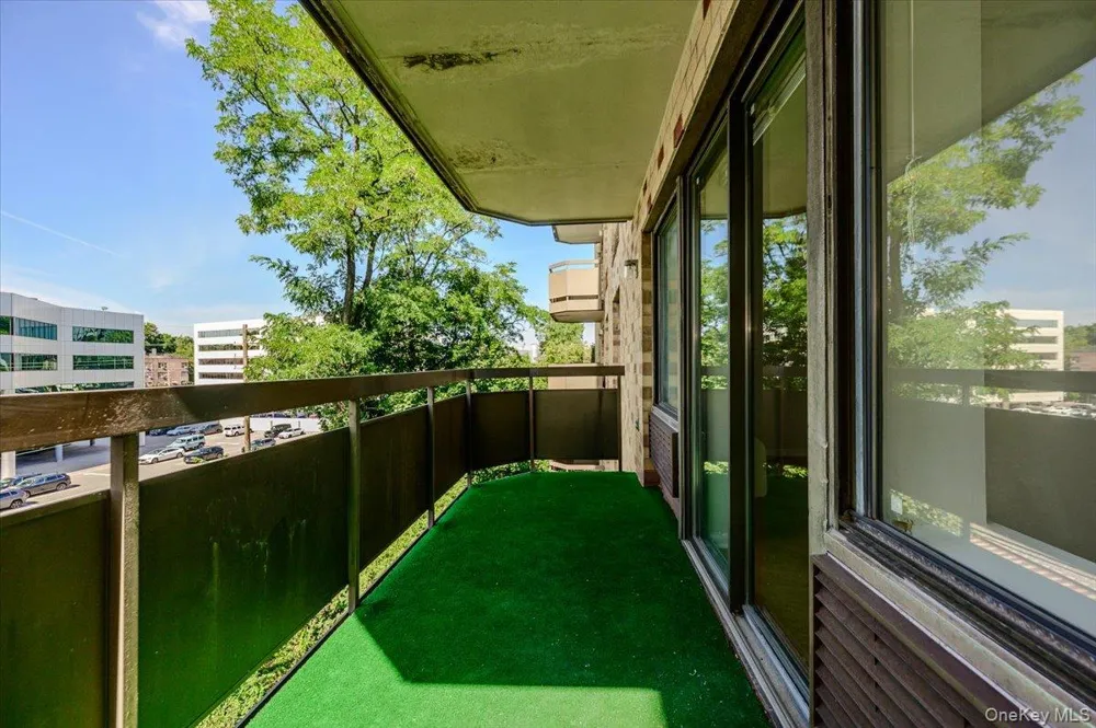 141 Great Neck Road #3F Great Neck, NY 11021