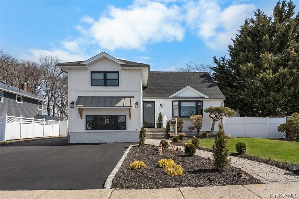 53 Elizabeth Drive Bethpage, NY 11714