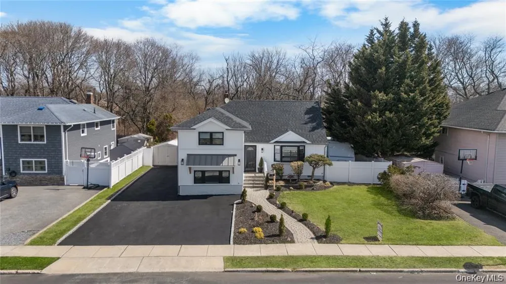 53 Elizabeth Drive Bethpage, NY 11714