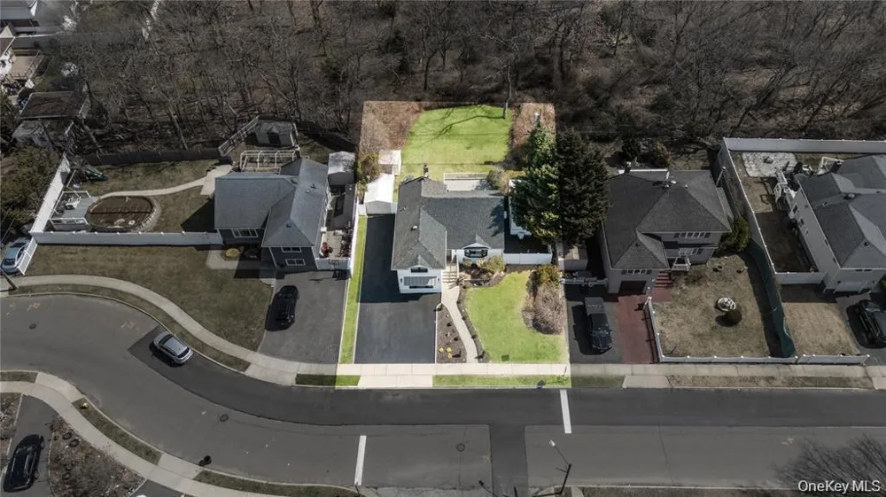 53 Elizabeth Drive Bethpage, NY 11714
