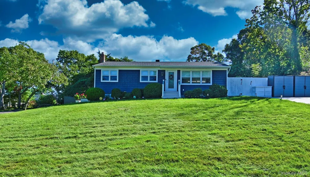 14 Kathy Street Hampton Bays, NY 11946