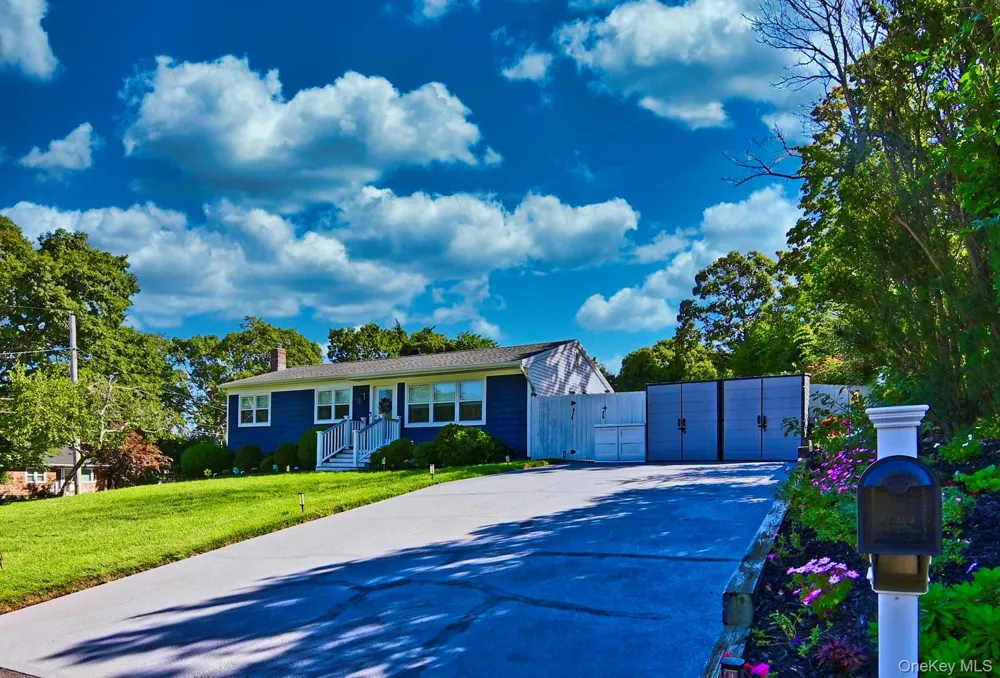 14 Kathy Street Hampton Bays, NY 11946