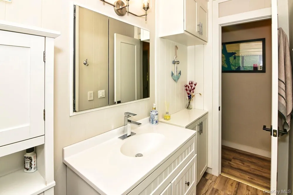 14 Kathy Street Hampton Bays, NY 11946