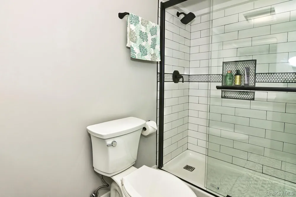 14 Kathy Street Hampton Bays, NY 11946