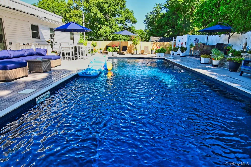 14 Kathy Street Hampton Bays, NY 11946