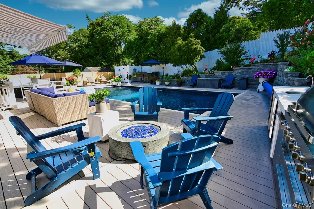 14 Kathy Street Hampton Bays, NY 11946