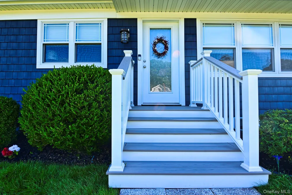 14 Kathy Street Hampton Bays, NY 11946