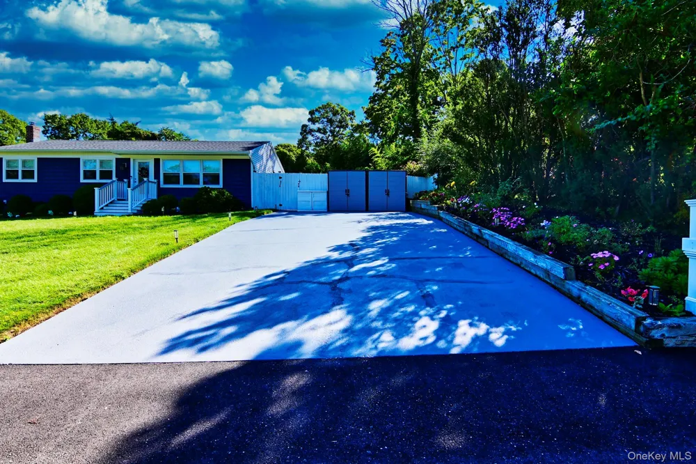 14 Kathy Street Hampton Bays, NY 11946
