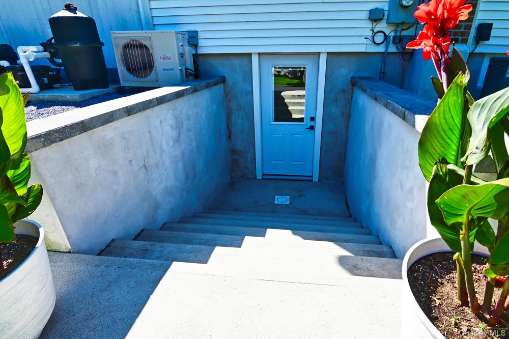 14 Kathy Street Hampton Bays, NY 11946