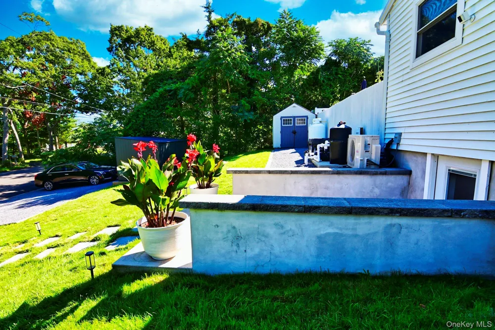 14 Kathy Street Hampton Bays, NY 11946