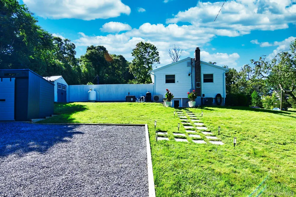 14 Kathy Street Hampton Bays, NY 11946