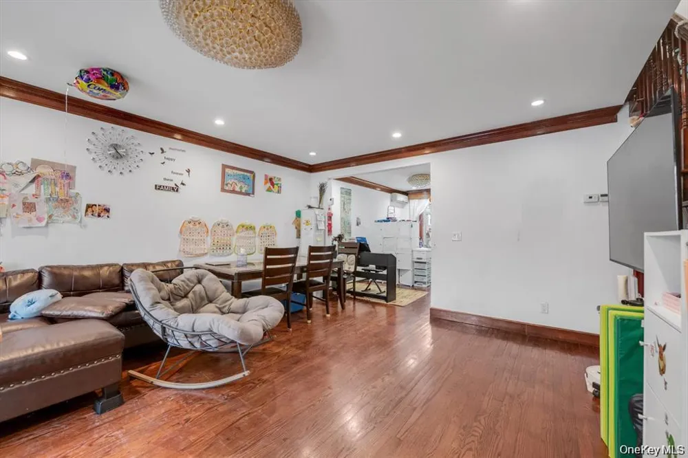 6906 Fresh Meadow Lane Fresh Meadows, NY 11365