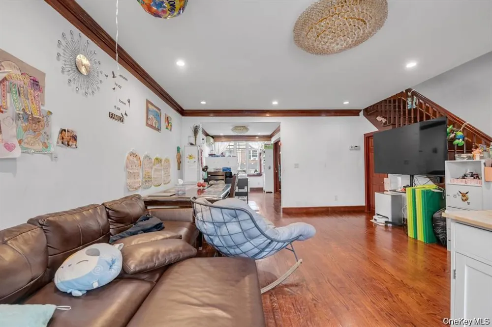 6906 Fresh Meadow Lane Fresh Meadows, NY 11365
