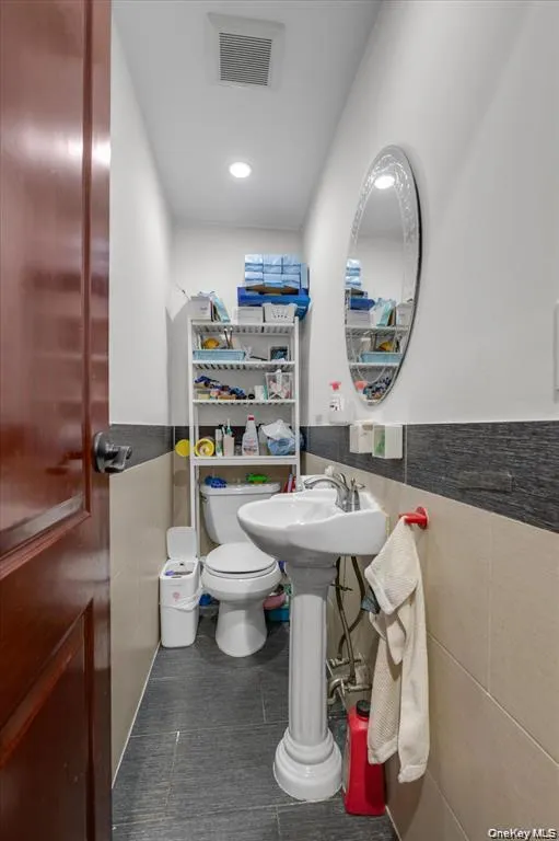 6906 Fresh Meadow Lane Fresh Meadows, NY 11365