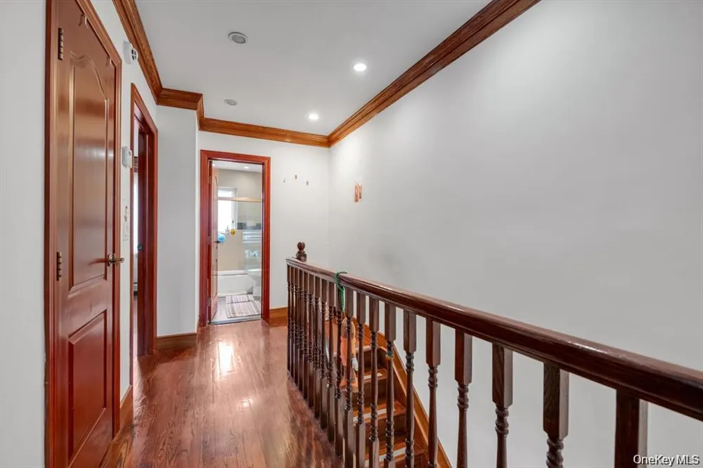 6906 Fresh Meadow Lane Fresh Meadows, NY 11365