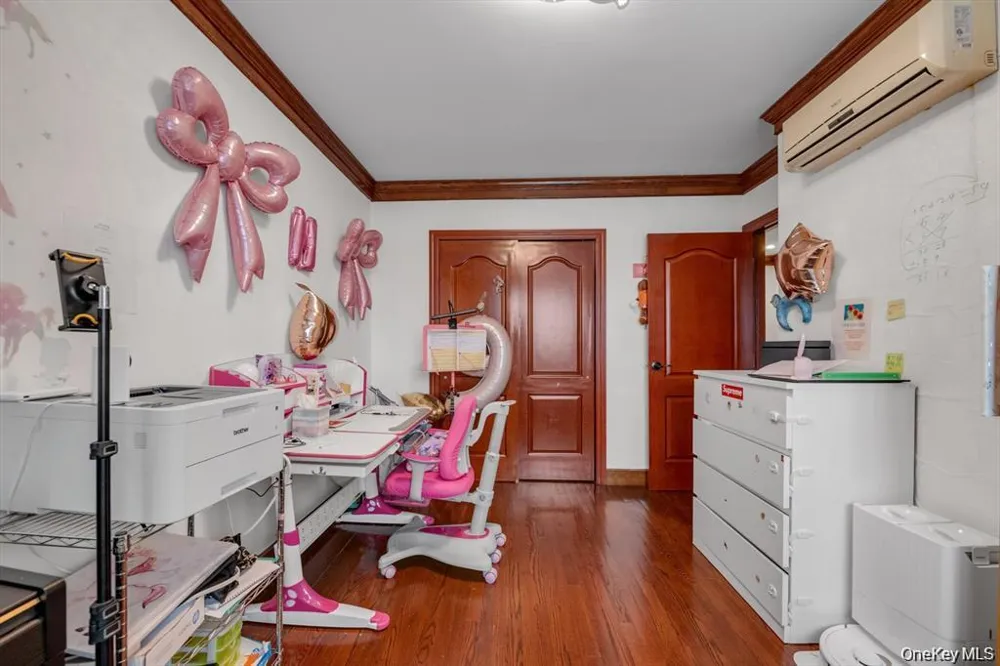 6906 Fresh Meadow Lane Fresh Meadows, NY 11365