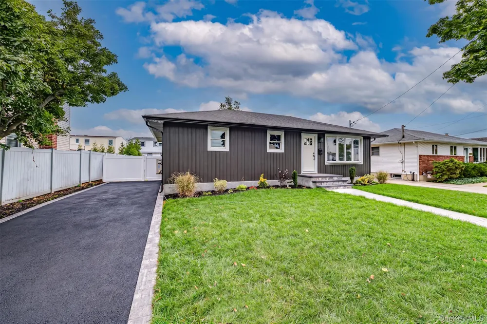 146 8th Street Bethpage, NY 11714