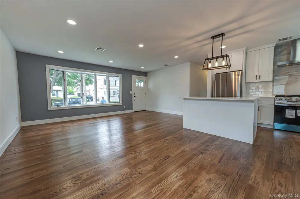 146 8th Street Bethpage, NY 11714