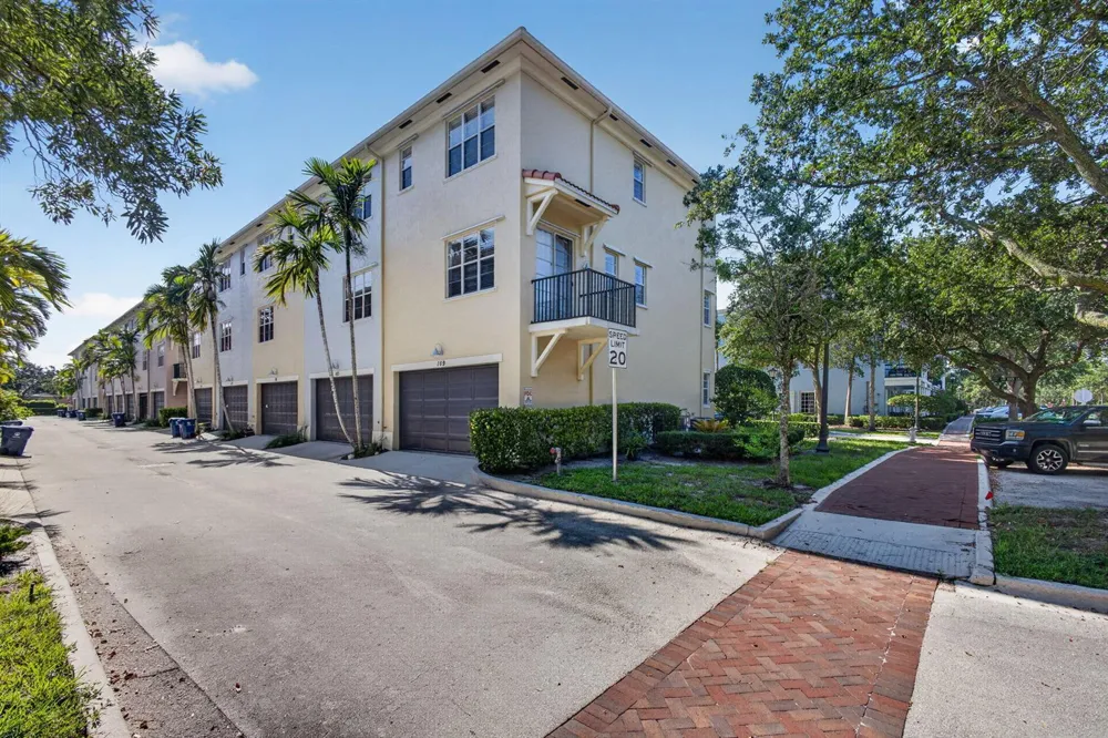 169 CAT ROCK LANE Jupiter, FL 33458