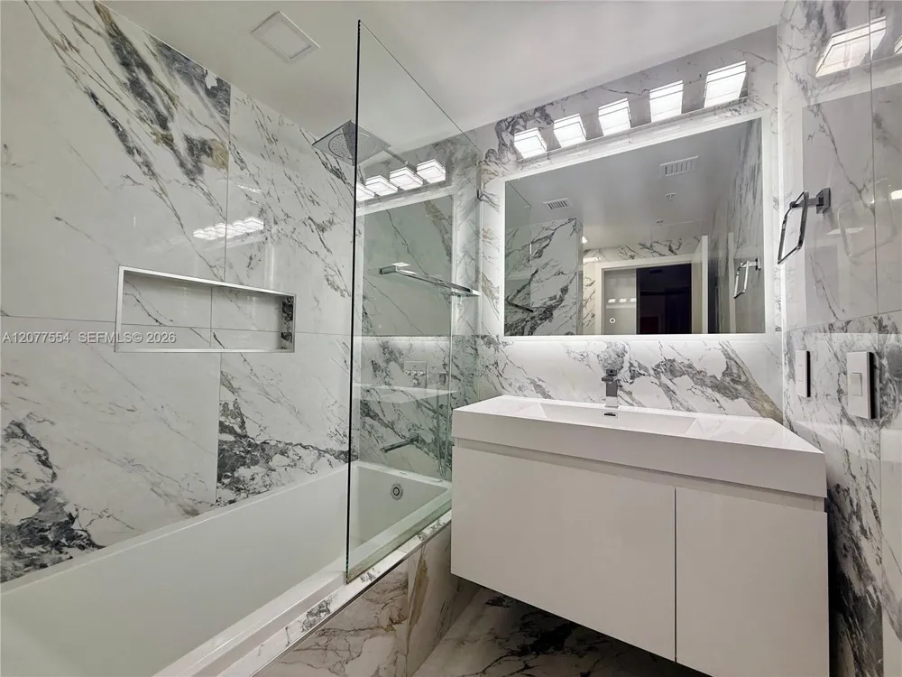 90 SW 3rd St #3306 Miami, FL 33130