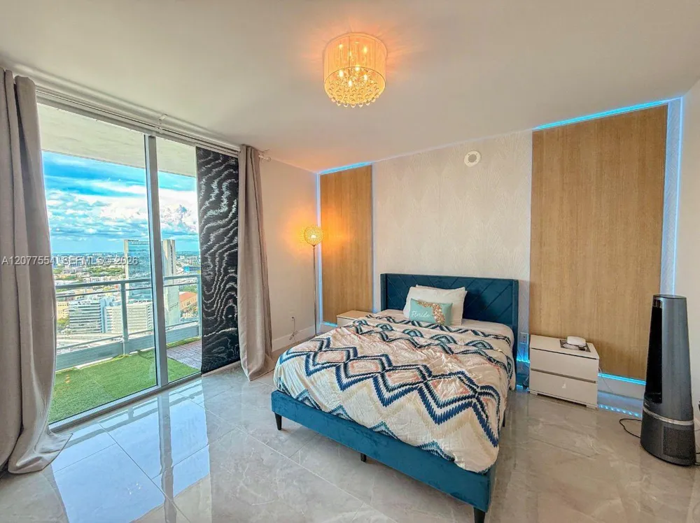 90 SW 3rd St #3306 Miami, FL 33130