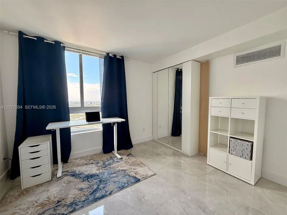 90 SW 3rd St #3306 Miami, FL 33130